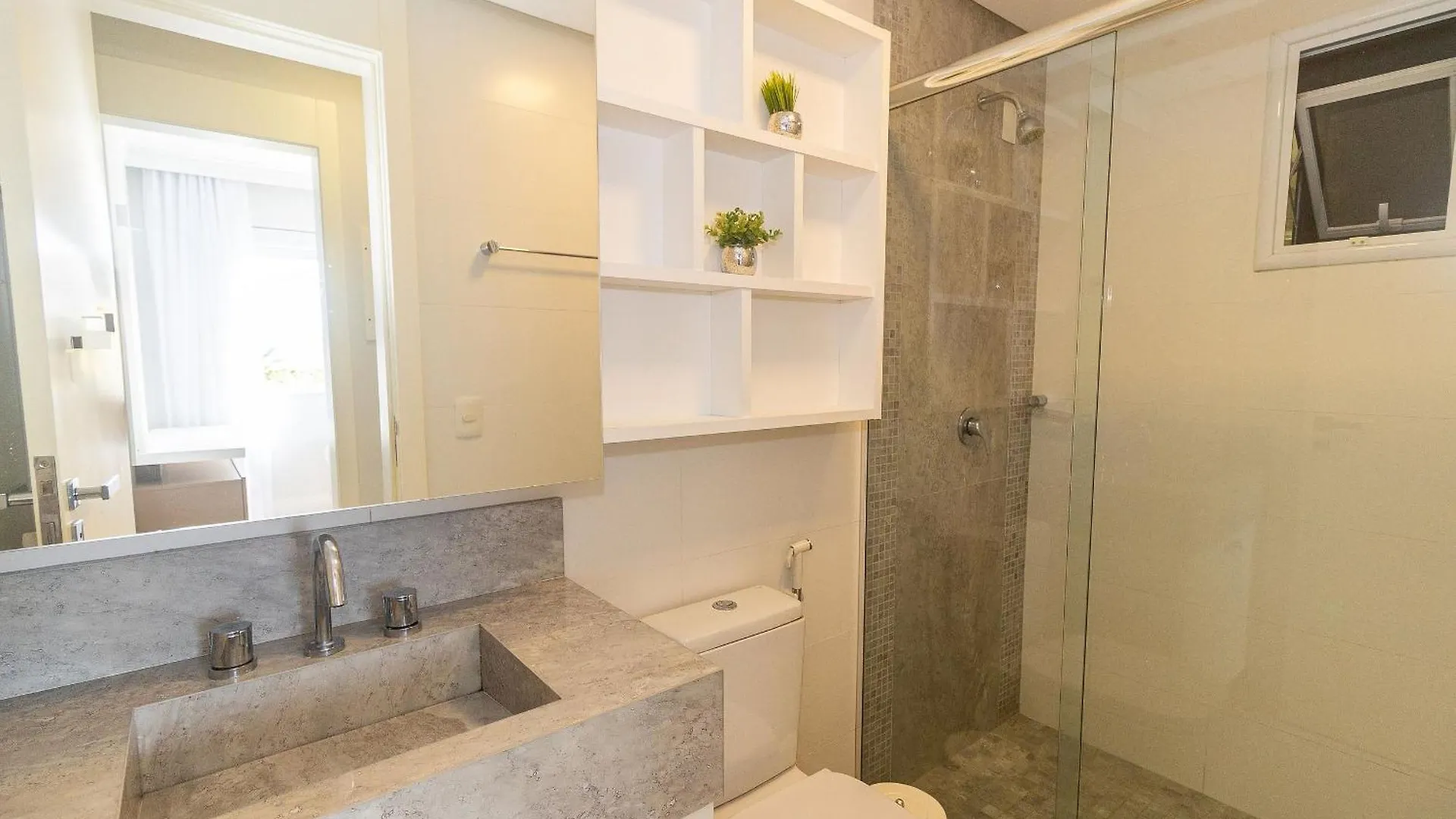 Varandas Do Atlantico 306A - Excelente Apartamento Em Condominio De Luxo A Beira Mar - Piscina Climatizada - Academia - Bombinhas 0*,  Brazil